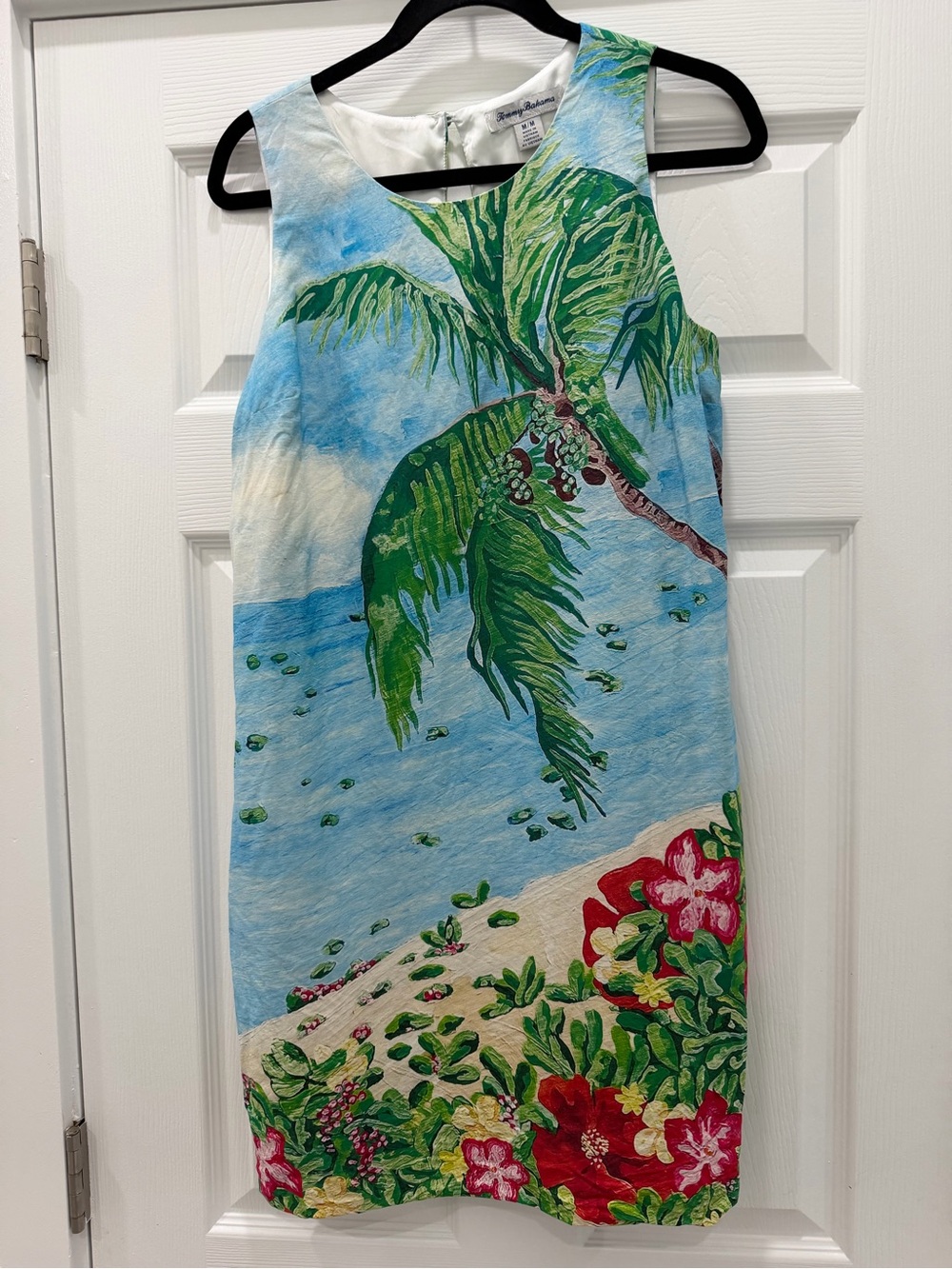 100% Silk Tommy Bahama tropical dress lined with pockets size medium